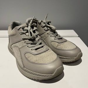 O by Everlane The Leather Trainer Sneaker Women Shoes Gray